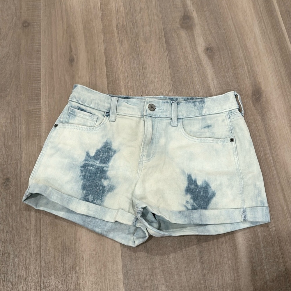 Brand new old navy Jean shorts, great deal!! Women’s size 2